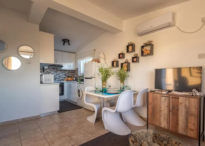 Akamas Sunset Bohemian Chic By One * 폴리스